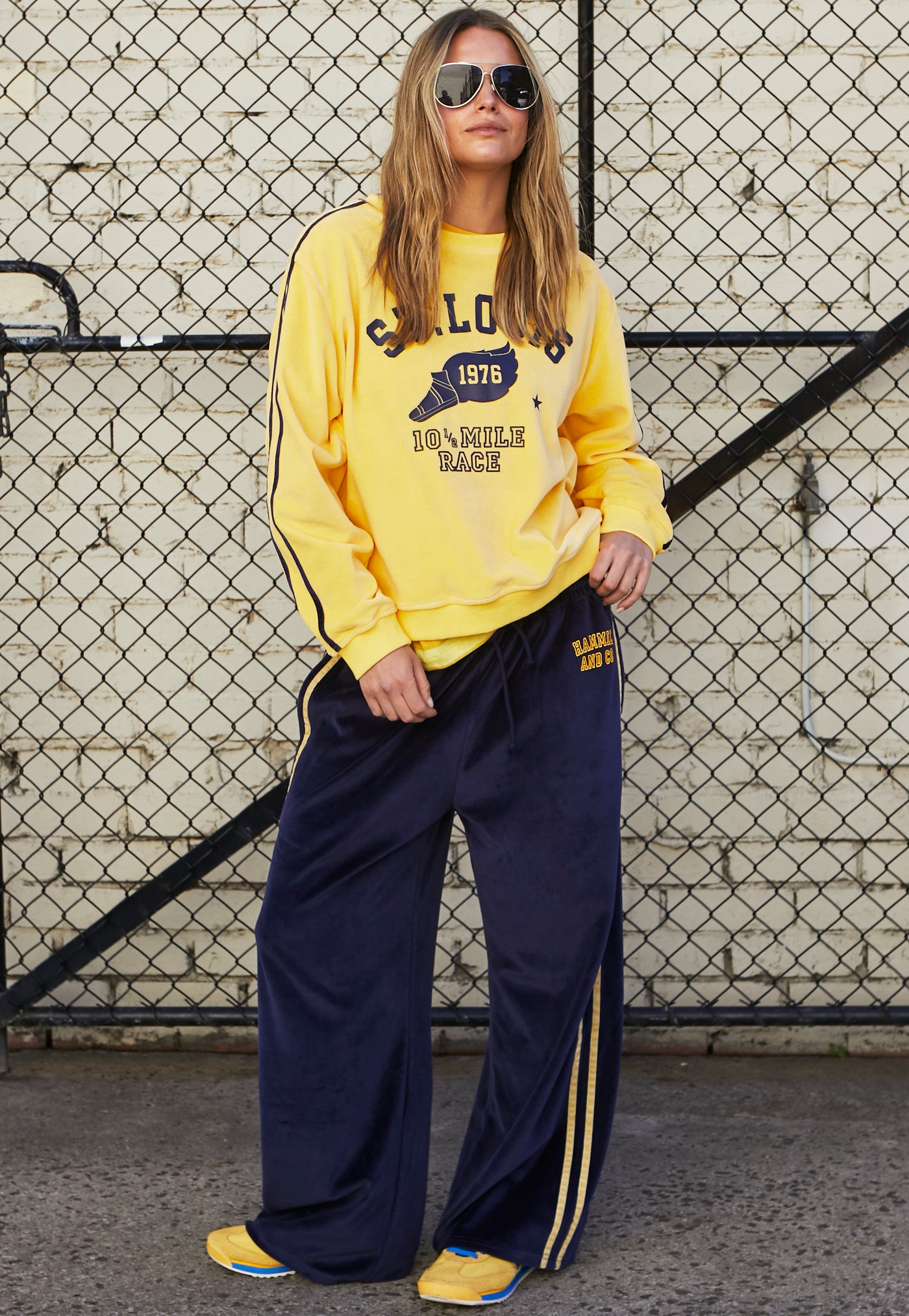URBAN VELOUR SWEAT - LEMON/NAVY