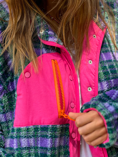 Hammill & Co Snugly and warm, our new check jacket has a soft jersey lining for extra comfort.
Features contrast zippers, contrast front placket and patch pocket, lined in jersey, stand up collar and longer length.