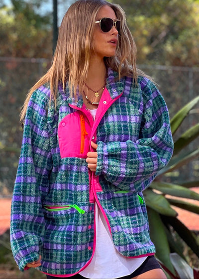 Hammill & Co Snugly and warm, our new check jacket has a soft jersey lining for extra comfort.
Features contrast zippers, contrast front placket and patch pocket, lined in jersey, stand up collar and longer length.