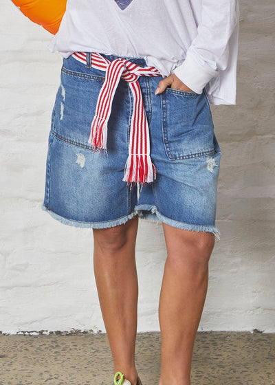 FRAYED DENIM CARPENTER SHORT