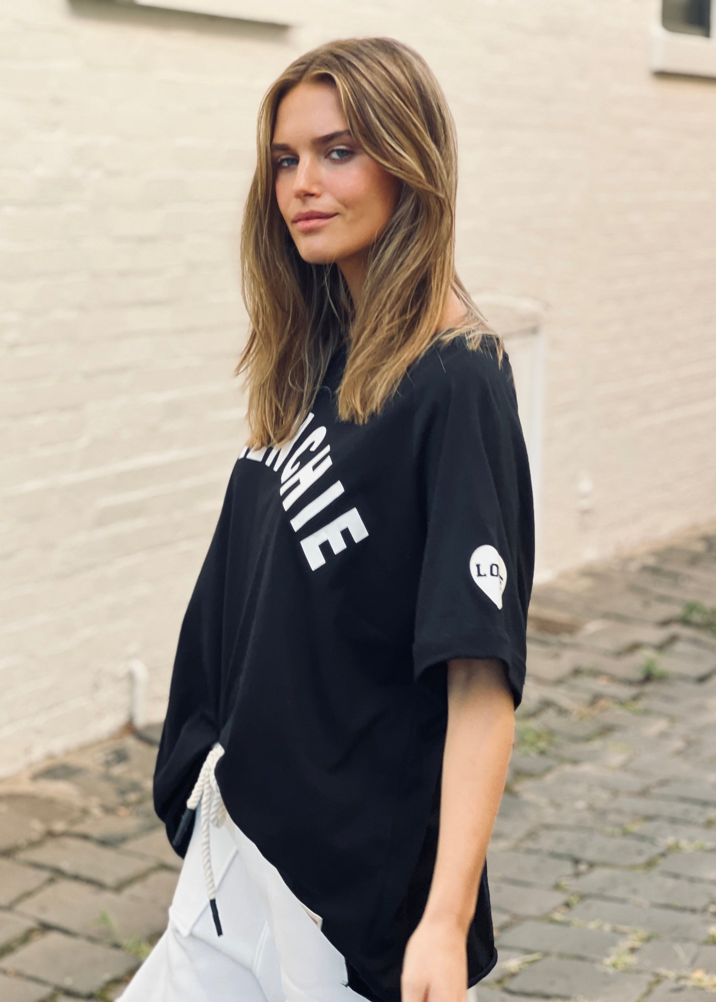 Hammill & Co Relaxed tee is slouchy and oversized with drop raglan sleeves and raw cut hem! Flattering round crew neck and cuffed sleeves with Frenchie print on the front.