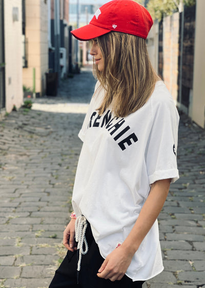 Relaxed Hammill & Co tee is slouchy and oversized with drop raglan sleeves and raw cut hem!
Flattering round crew neck and cuffed sleeves with Frenchie print on the front.