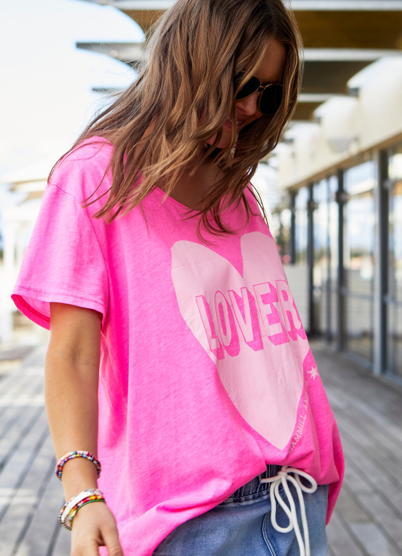 VINTAGE WASH LOVER  HEART TEE - HOT PINK