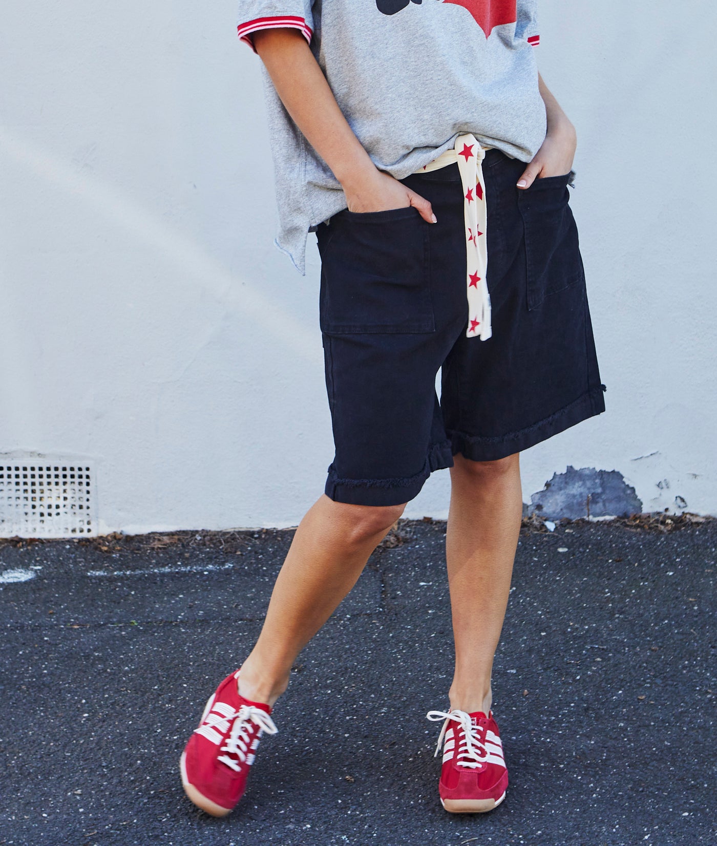 WEEKEND STRETCH SHORT - BLACK