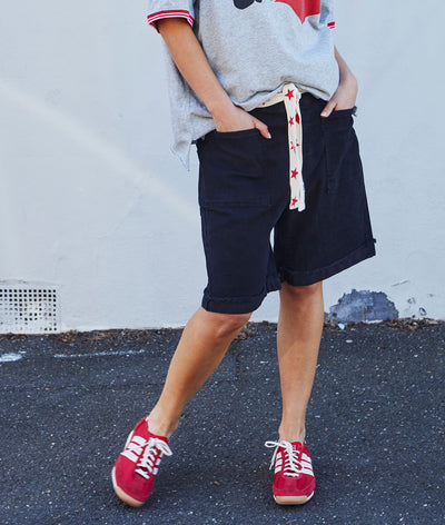 WEEKEND STRETCH SHORT - BLACK