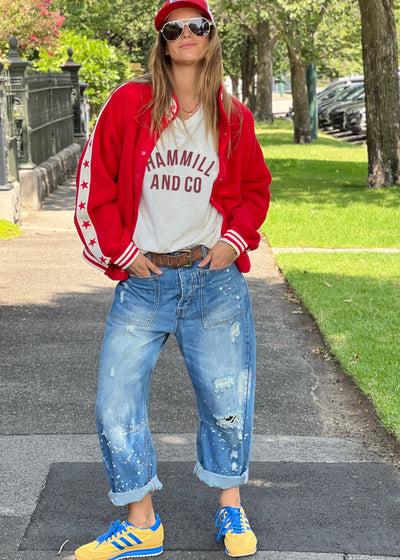 VARSITY LOGO TEE - NATURAL/RED