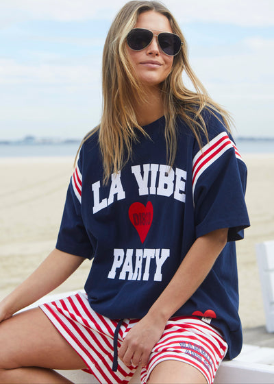 Hammill & Co New rib detail dark navy tee in our best selling slouchy fit. Features: Rib panels on the sleeves and around the neck, peach cotton, La Vibe felt print on the front and small heart print on the back neck.