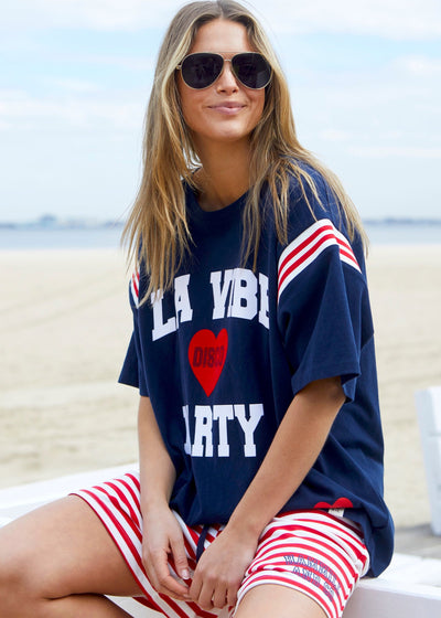 Hammill & Co New rib detail dark navy tee in our best selling slouchy fit. Features: Rib panels on the sleeves and around the neck, peach cotton, La Vibe felt print on the front and small heart print on the back neck.