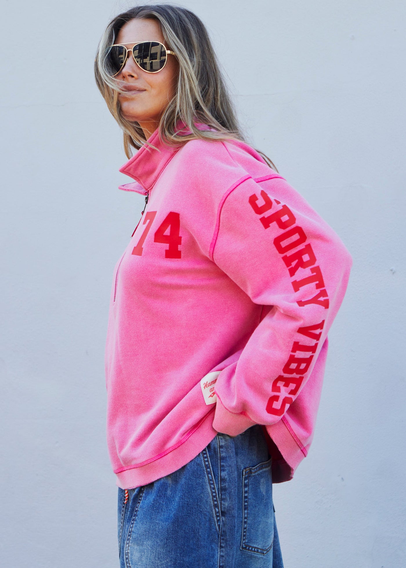 Hammill & Co Vintage wash is the feature of this sweat, soft, sun-fade tones in soft pink with highlight red print colours. Our newest best selling 1/2 zip style, which is slouchy, wider, long drop sleeves and relaxed waistband.