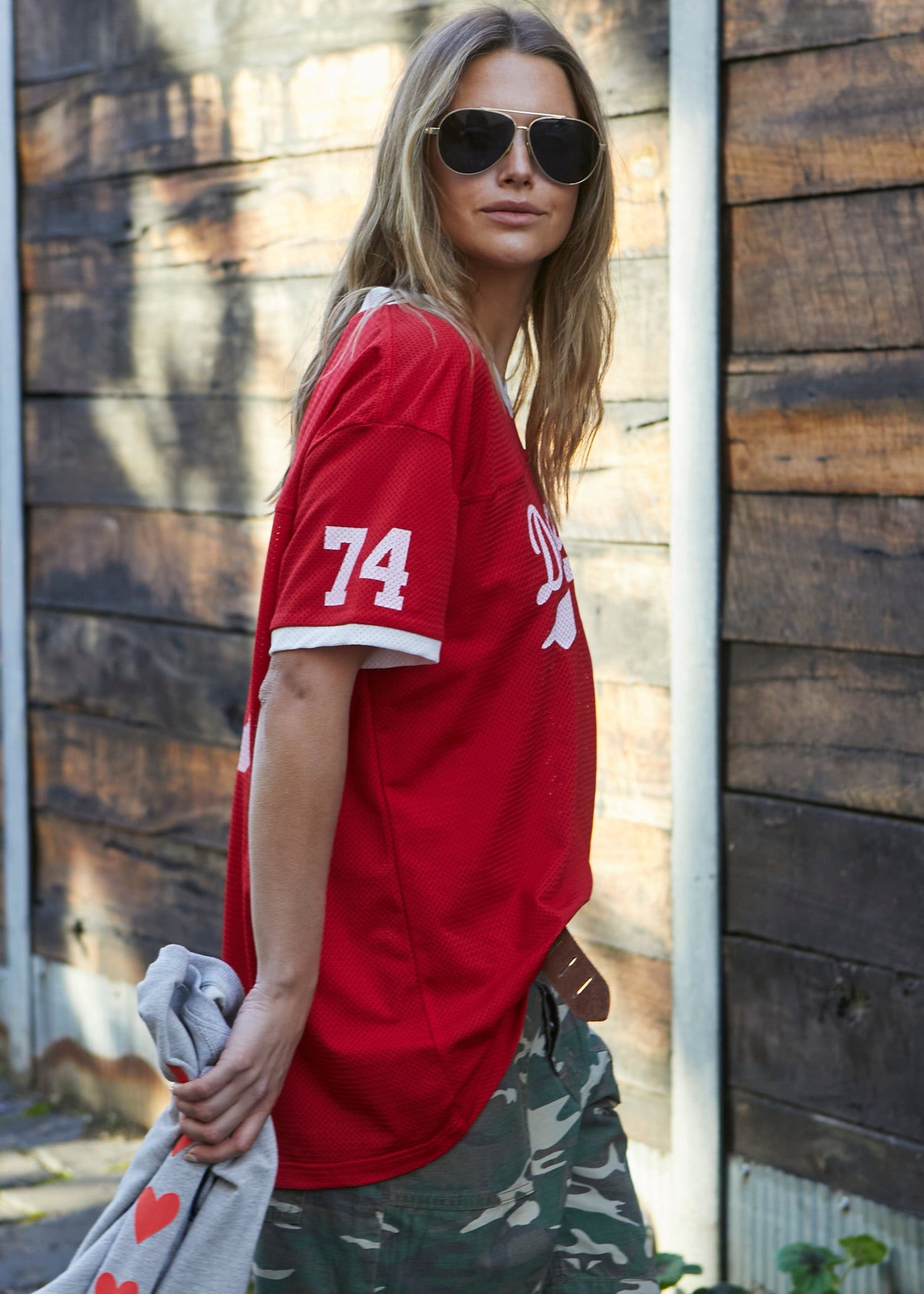VARSITY DREAMER MESH TEE - RED