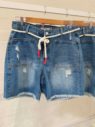 FRAYED DENIM CARPENTER SHORT