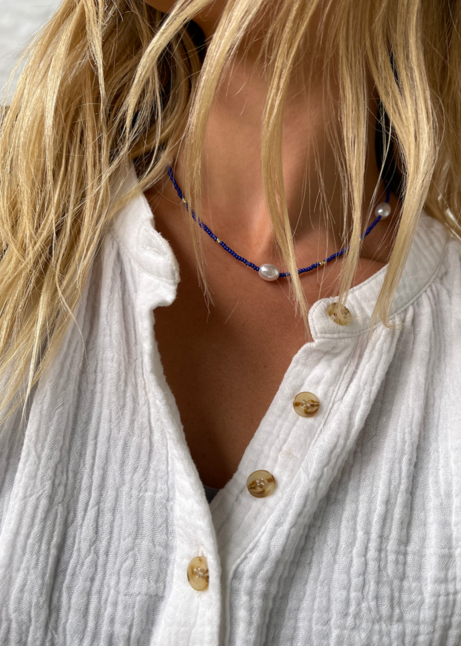 NAVY PEARL SHORT NECKLACE